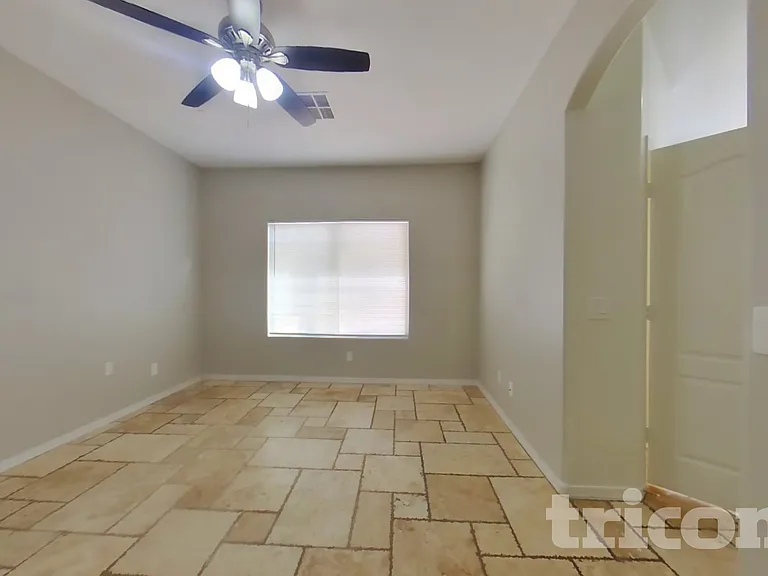 504 W Beautiful Ln — Photo 8