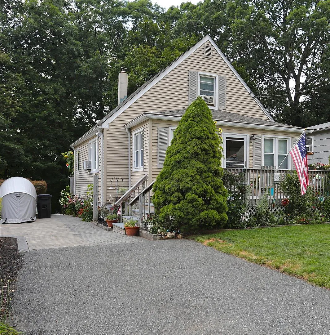 511 Mansel Dr photo 1