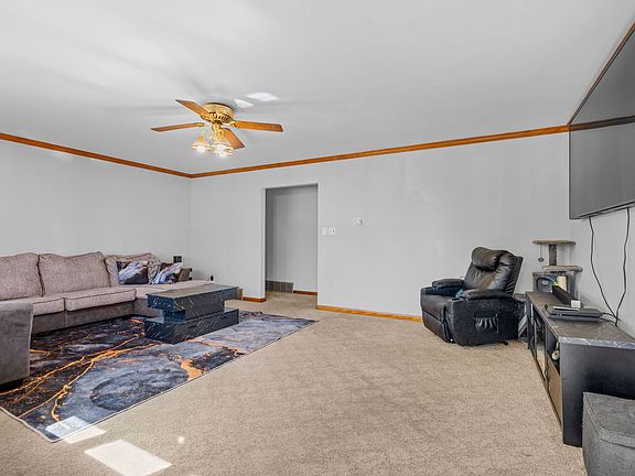 3rd image of 29 W Oak St
