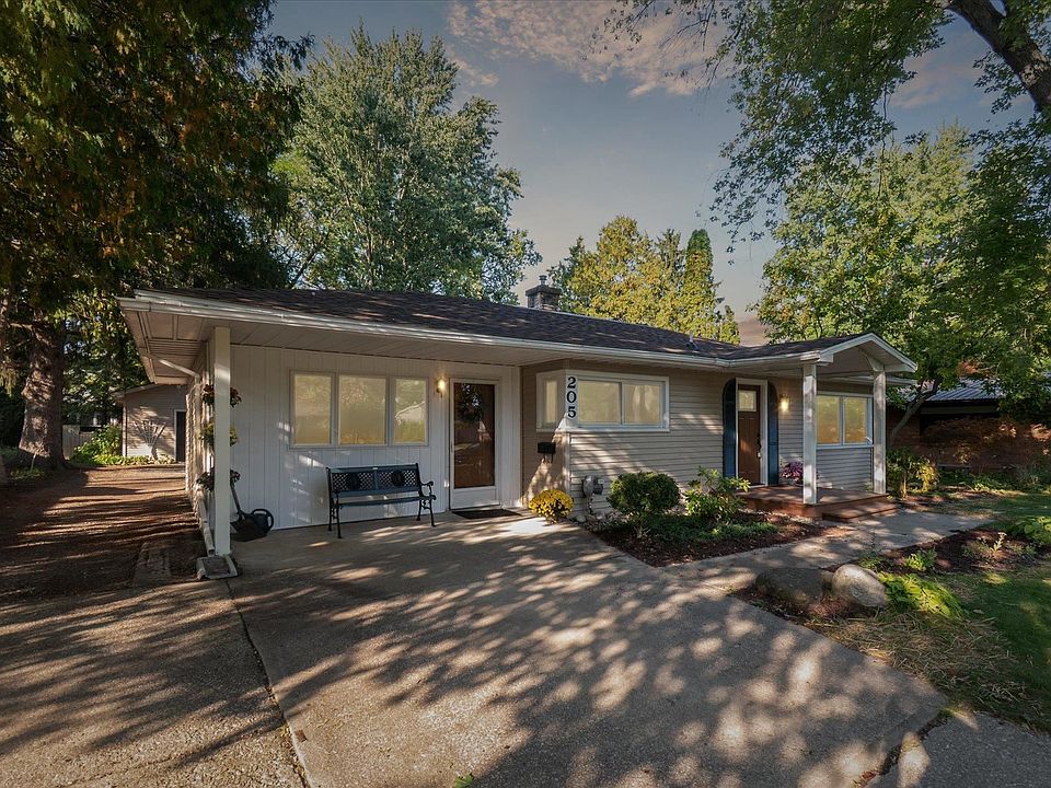 1st image of 205 E Meadowbrook Dr