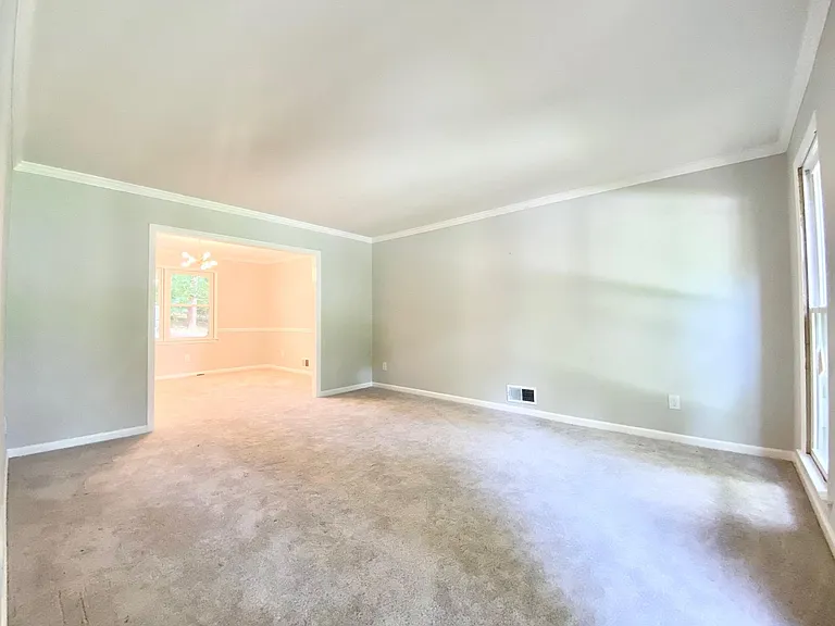 601 Spring Creek Way NE — Photo 8