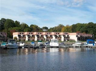 420 Bay Village Dr, Rochester, NY 14609