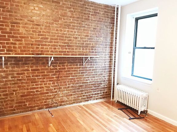 2nd image of 3015 33rd St APT 1B
