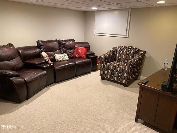 4th image of 49887 Willowood Dr