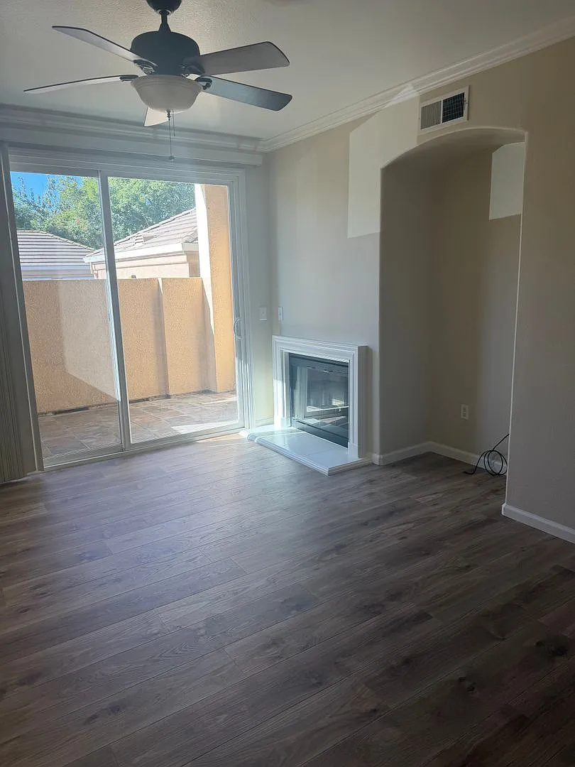 Beautifully Updated 2 bedroom 2 bath — Photo 1