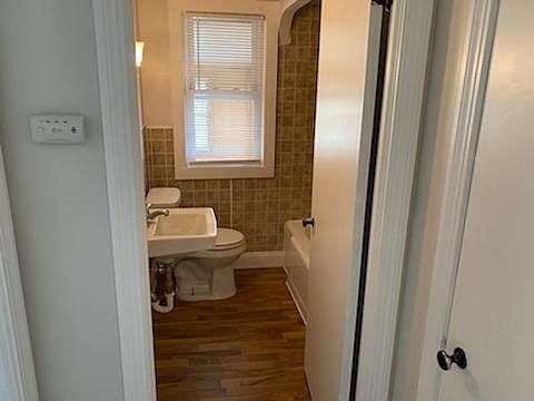 2nd image of 7512 Chesterfield Ave #Up