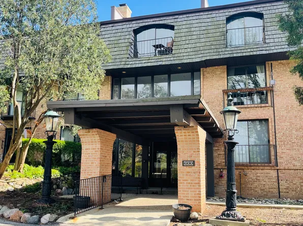 600 W Russell St APT 210, Barrington, IL 60010