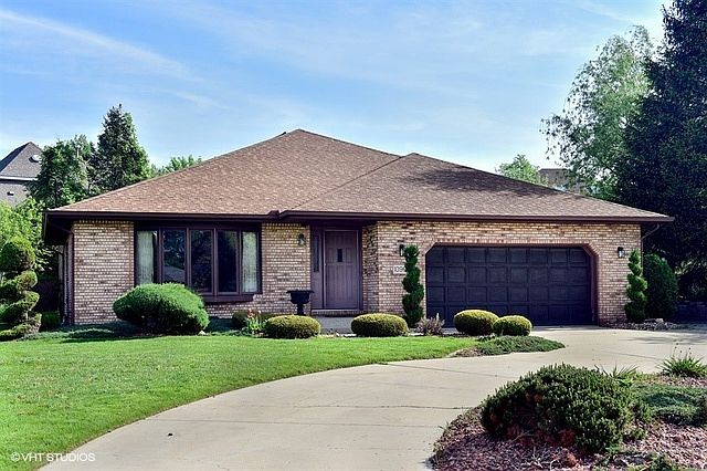 1st image of 10904 Chaucer Dr