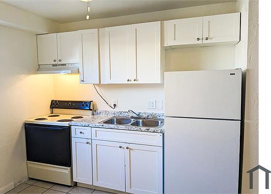 3rd image of 2719 W Maryland Ave #2