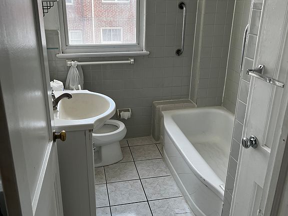 3rd image of 7123 Eastwood St