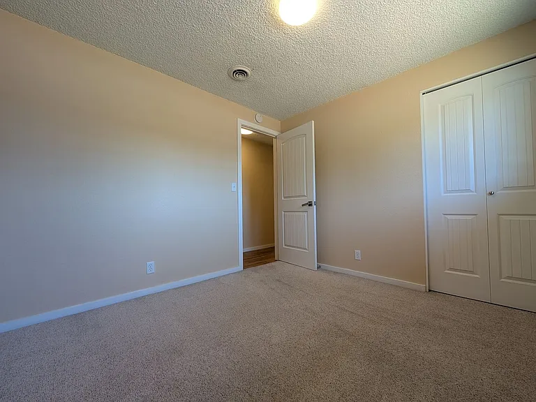 2145 Laurelhurst Dr — Photo 15