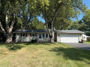 384 Hollybrook Rd, Rochester, NY 14623