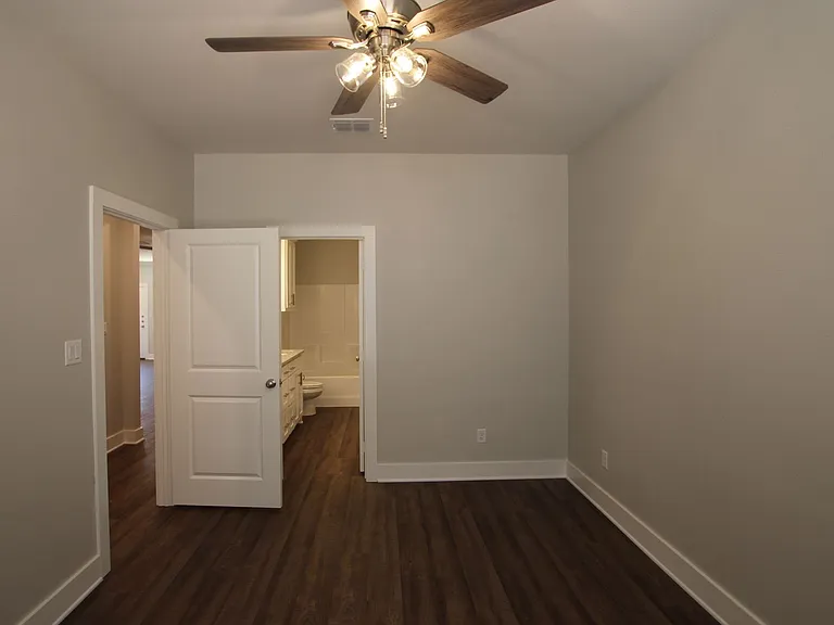 727 Freedom Way — Photo 5