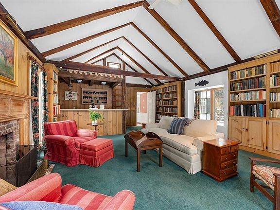 2nd image of 506 Main St