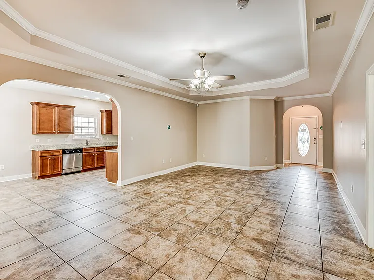 600 Waterford Ln — Photo 4