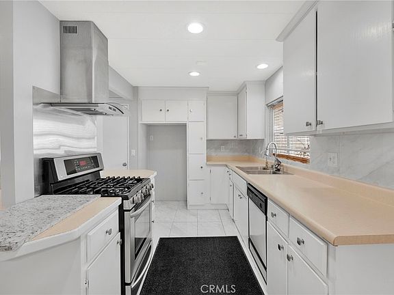 4th image of 43770 Mayberry Ave