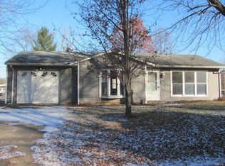 7729 Meadowlark Dr, Godfrey, IL 62035