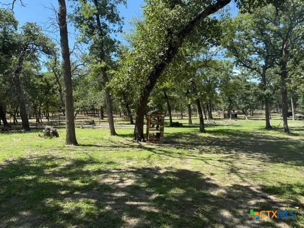 108 Deep Woods Dr, Seguin, TX 78155