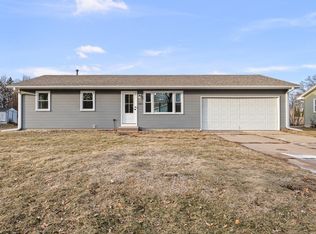 222 S Park View Dr, Park View, IA 52748