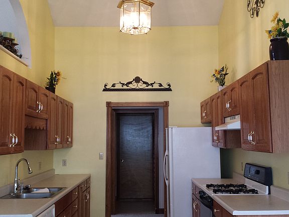 Kitchen with vaulted ceiling