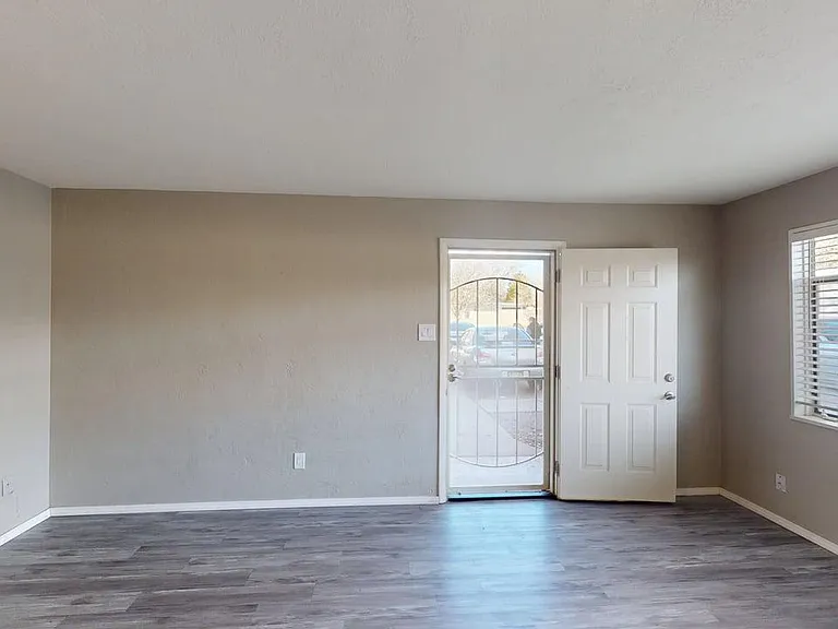 10216 Candelaria Rd NE — Photo 21