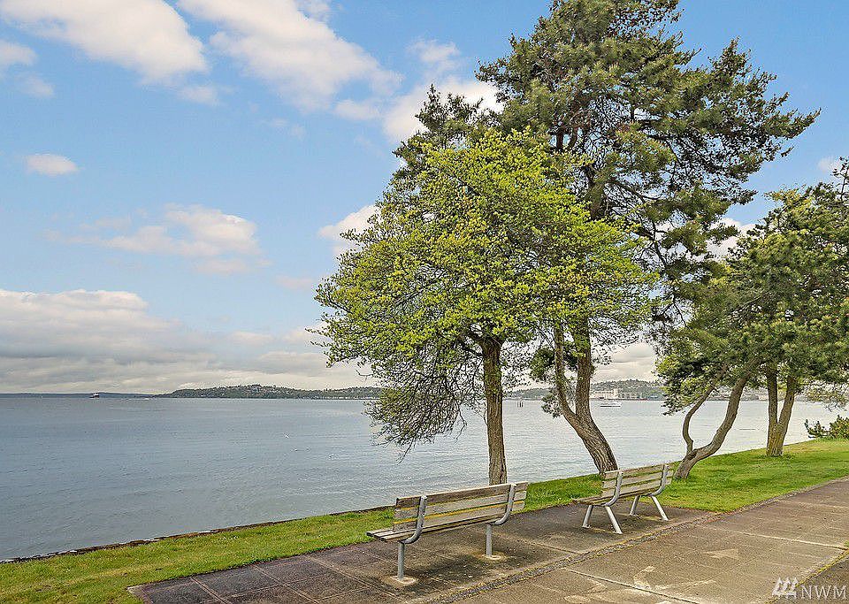 Coveted Alki Beach location!