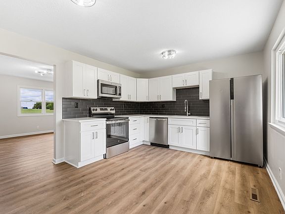 3rd image of 3536 Richard Ave