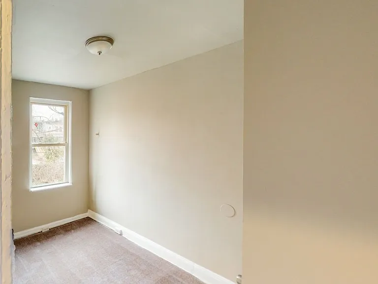 2425 Druid Hill Ave — Photo 9