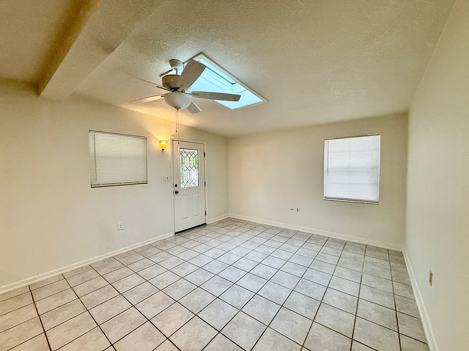 Gulf Breeze Proper Charmer — Photo 4