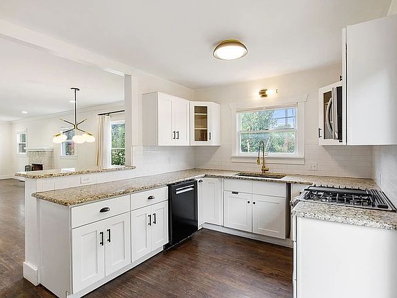 3rd image of 101 Charles Rd