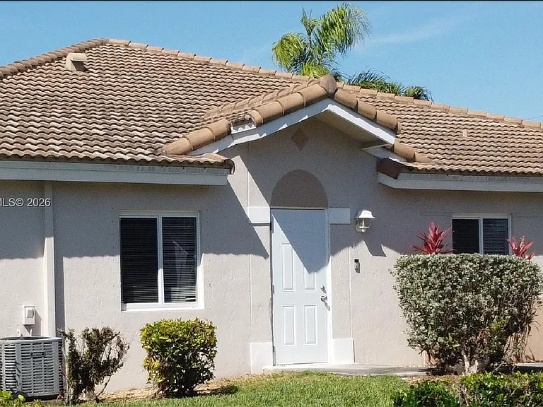 11688 SW 17th Ct #11688 — Photo 9