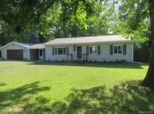 800 Mack Ct, Lennon, MI 48449