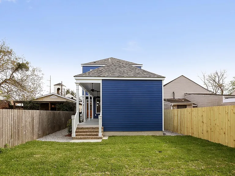 1818 Laharpe St — Photo 12