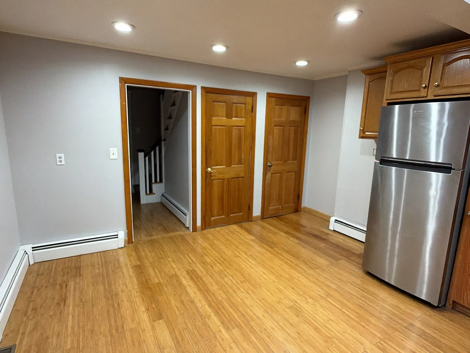 4 bed, 1.5 bath, 1800 sqft, $4,000 — Photo 4