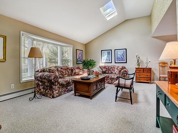 3rd image of 687 Longview Dr