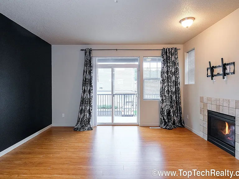477 NW Edgeway Dr — Photo 6