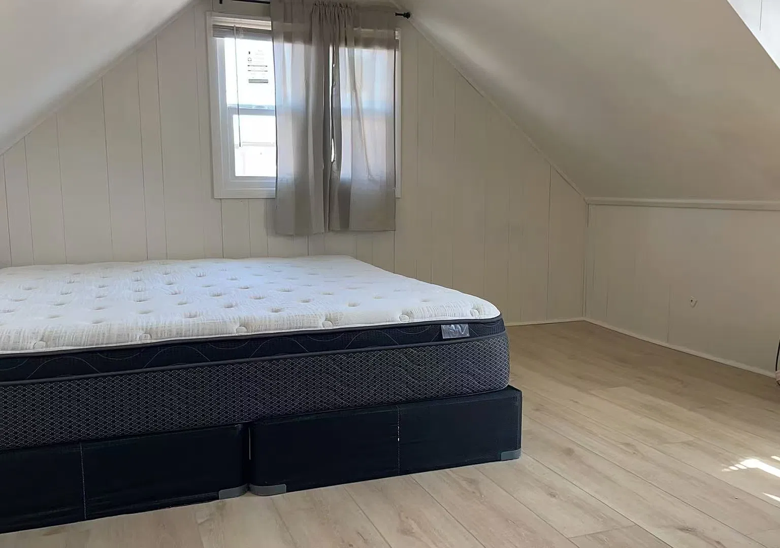 3 bed, 1016 sqft, $3,100 — Photo 3