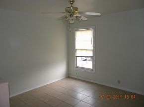3rd image of 5 Putnam Ave
