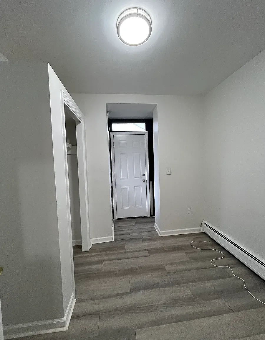 2 bed, 800 sqft, $2,000 — Photo 1