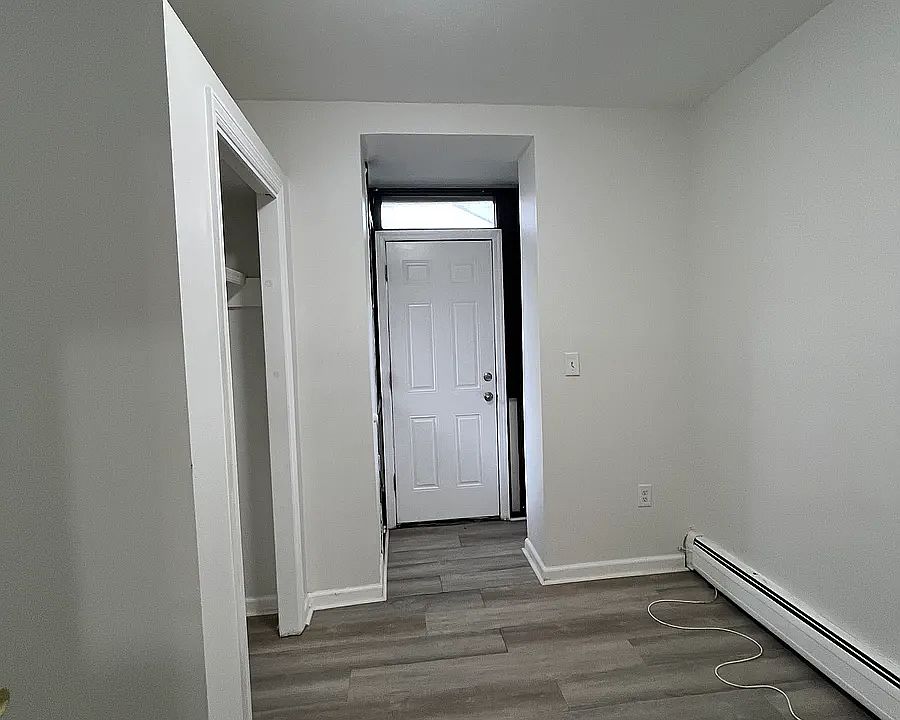 1st image of 1000 Broadway APT 1