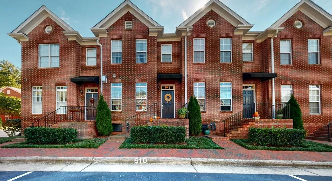2 bed, 2.5 bath, 1409 sqft, $2,300 — Photo 2