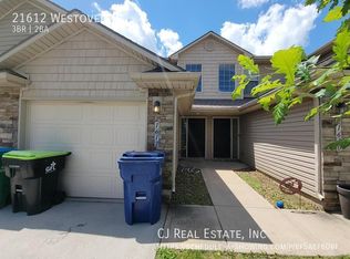 21612 Westover Ct, Peculiar, MO 64078