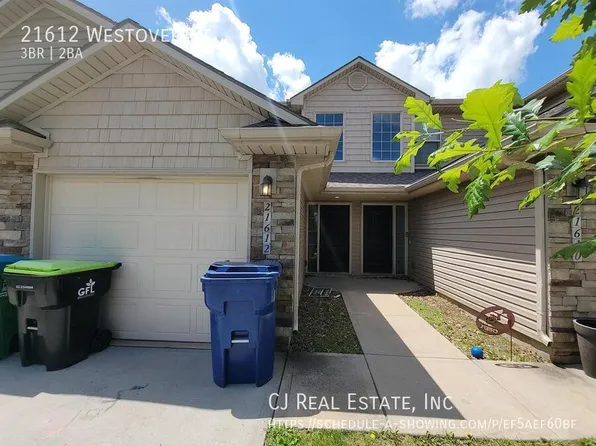 21612 Westover Ct, Peculiar, MO 64078