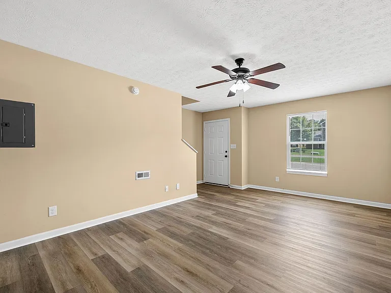 Mccormick Lane-2260 — Photo 7