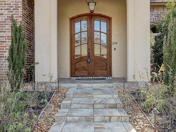 3rd image of 204 Petrus Dr