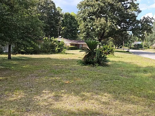 1101 Chalet Dr W, Mobile, AL 36608