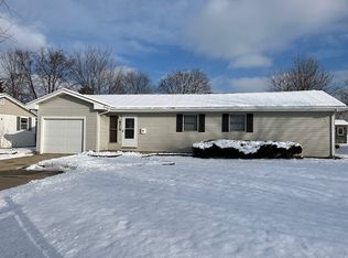 475 Indianwood Dr, Carol Stream, IL 60188