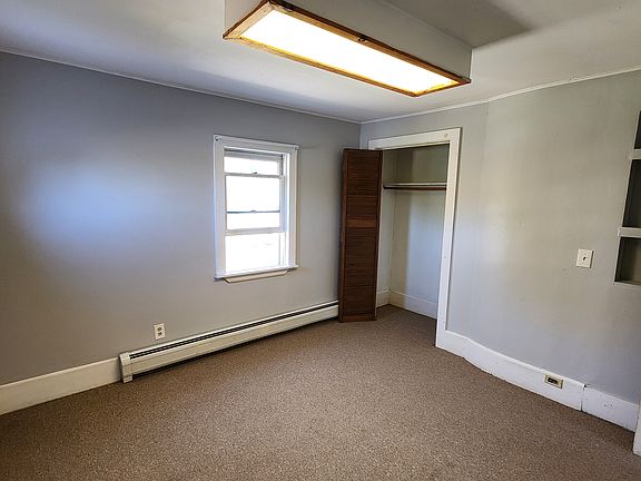 5th image of 633 Main St APT 3
