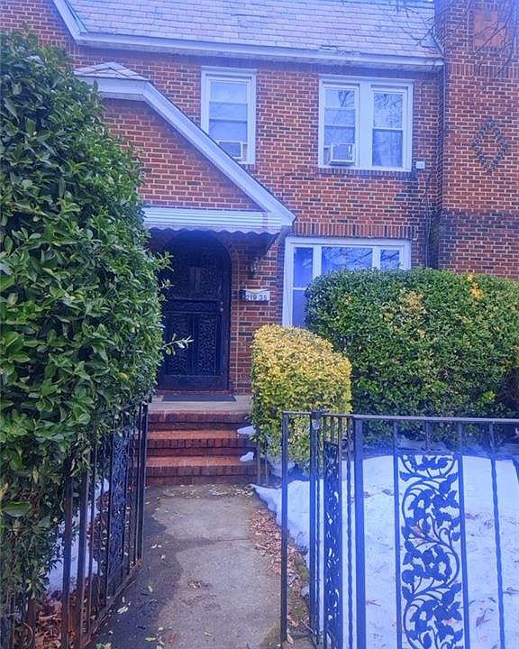 1st image of 219-35 Edgewood Ave