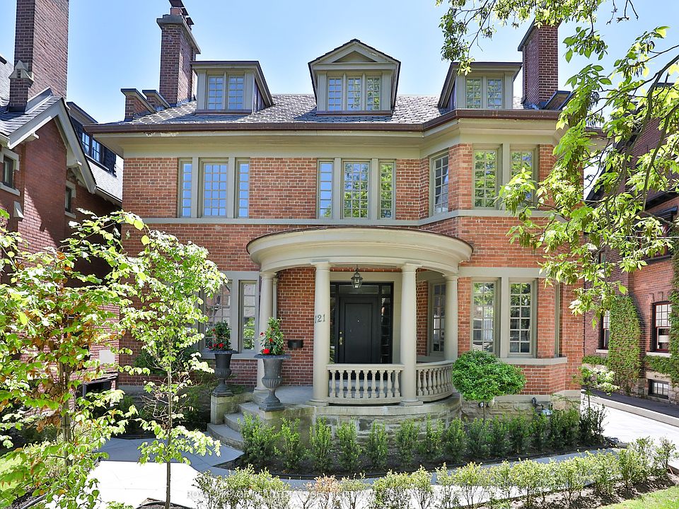 1st image of 121 Roxborough Dr